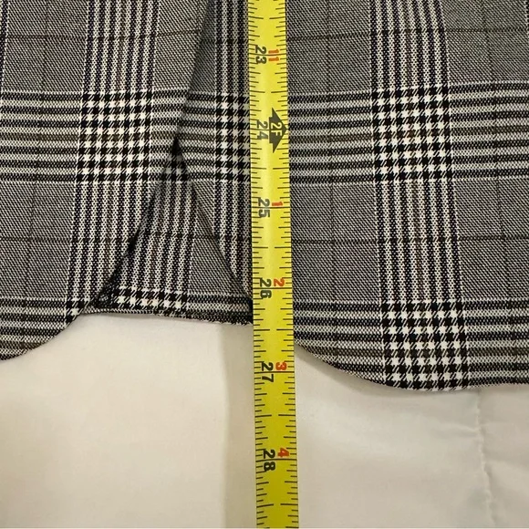 Amanda & Chelsea Gray Plaid Blazer - Picture 10 of 10